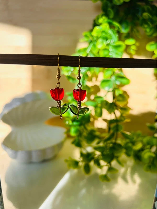 Boucles Chaleur de tulipe rouge - Perles en verre - acier inoxydable - Création unique - Mieleonor