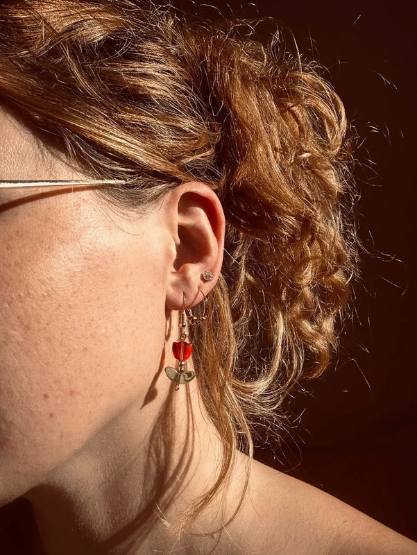 Boucles Chaleur de tulipe rouge - Perles en verre - acier inoxydable - Création unique - Mieleonor