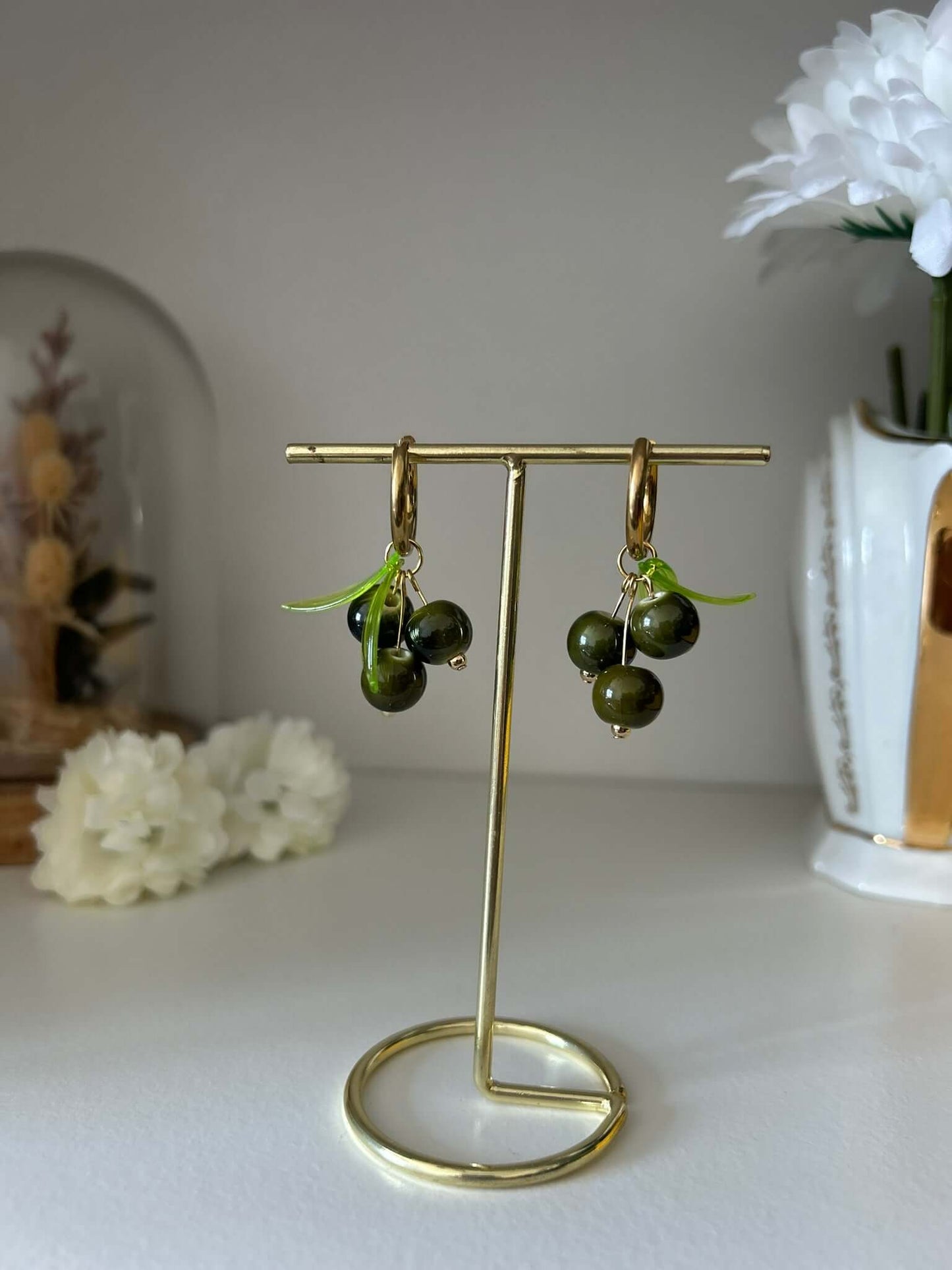 Un bijou vitaminé signé Mieleonor. Boucles ma petite olive - acier inoxydable - Création unique, une pièce éclatante en acier inoxydable inspirée de vos journées et du plaisir de briller.