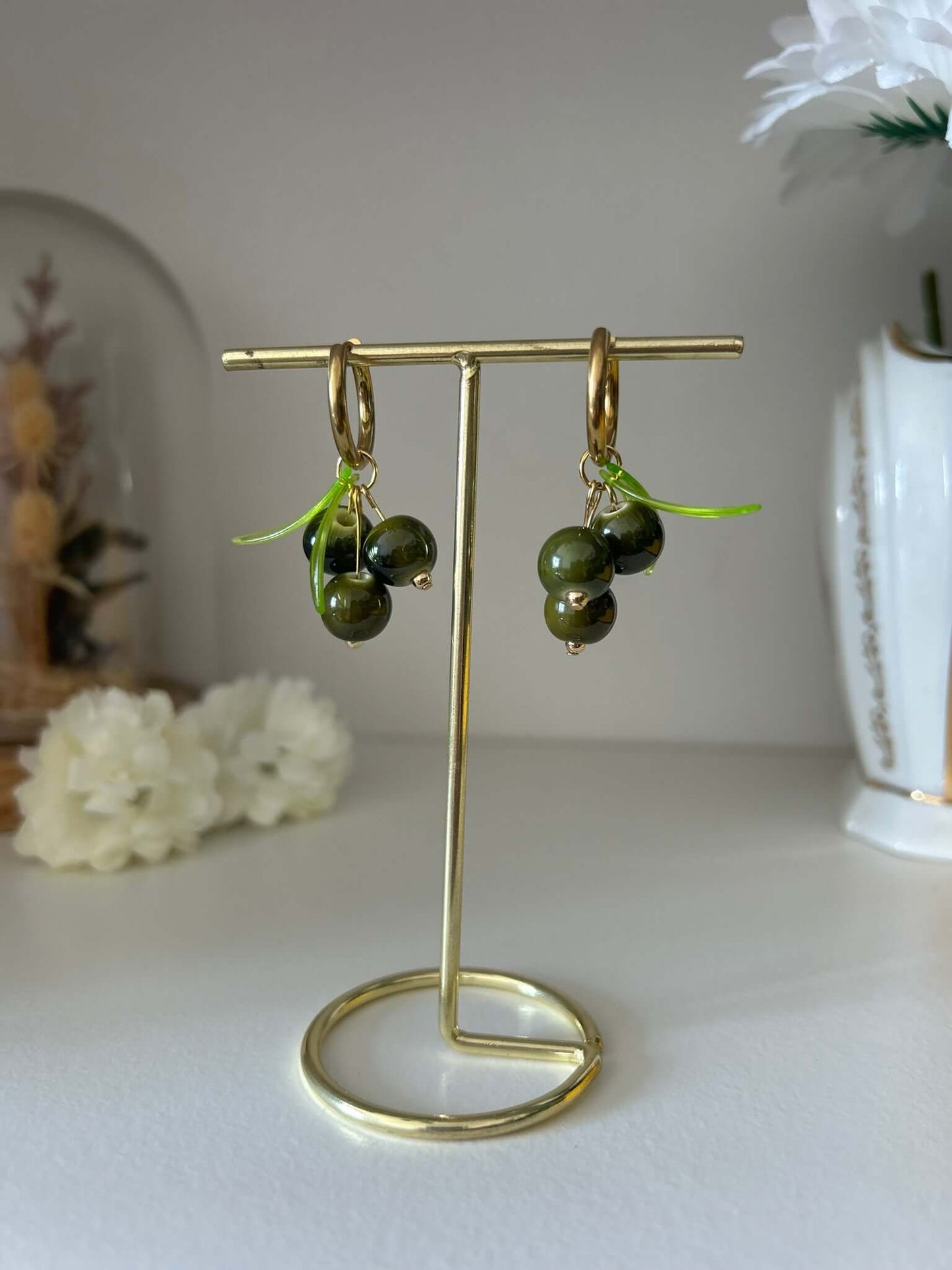 Un bijou vitaminé signé Mieleonor. Boucles ma petite olive - acier inoxydable - Création unique, une pièce éclatante en acier inoxydable inspirée de vos journées et du plaisir de briller.