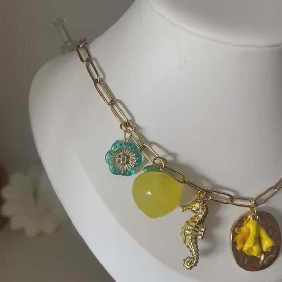 Un bijou vitaminé signé Mieleonor. Week end en Martinique, une pièce éclatante en acier inoxydable inspirée de vos journées et du plaisir de briller.